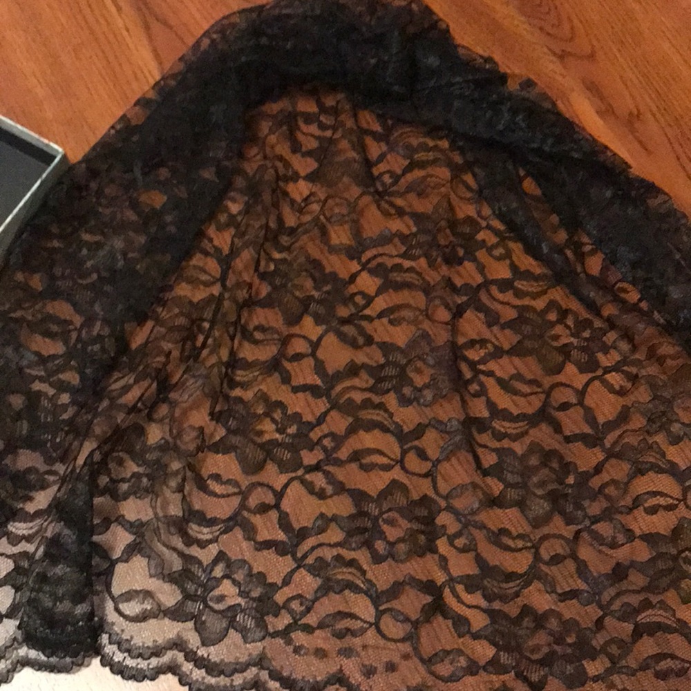 Black lace veil